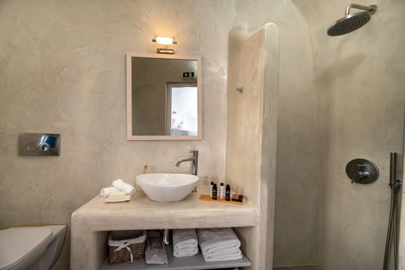 Nykteri Cave Residence