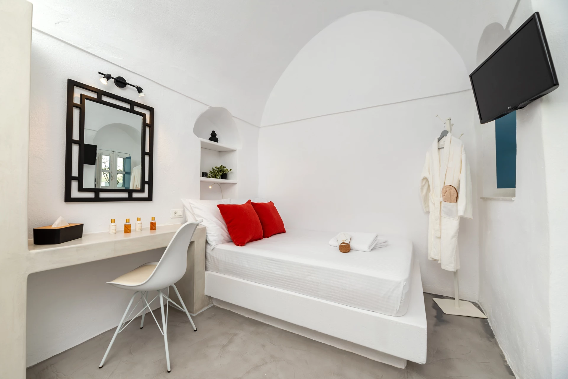 Assyrtiko Cave Residence