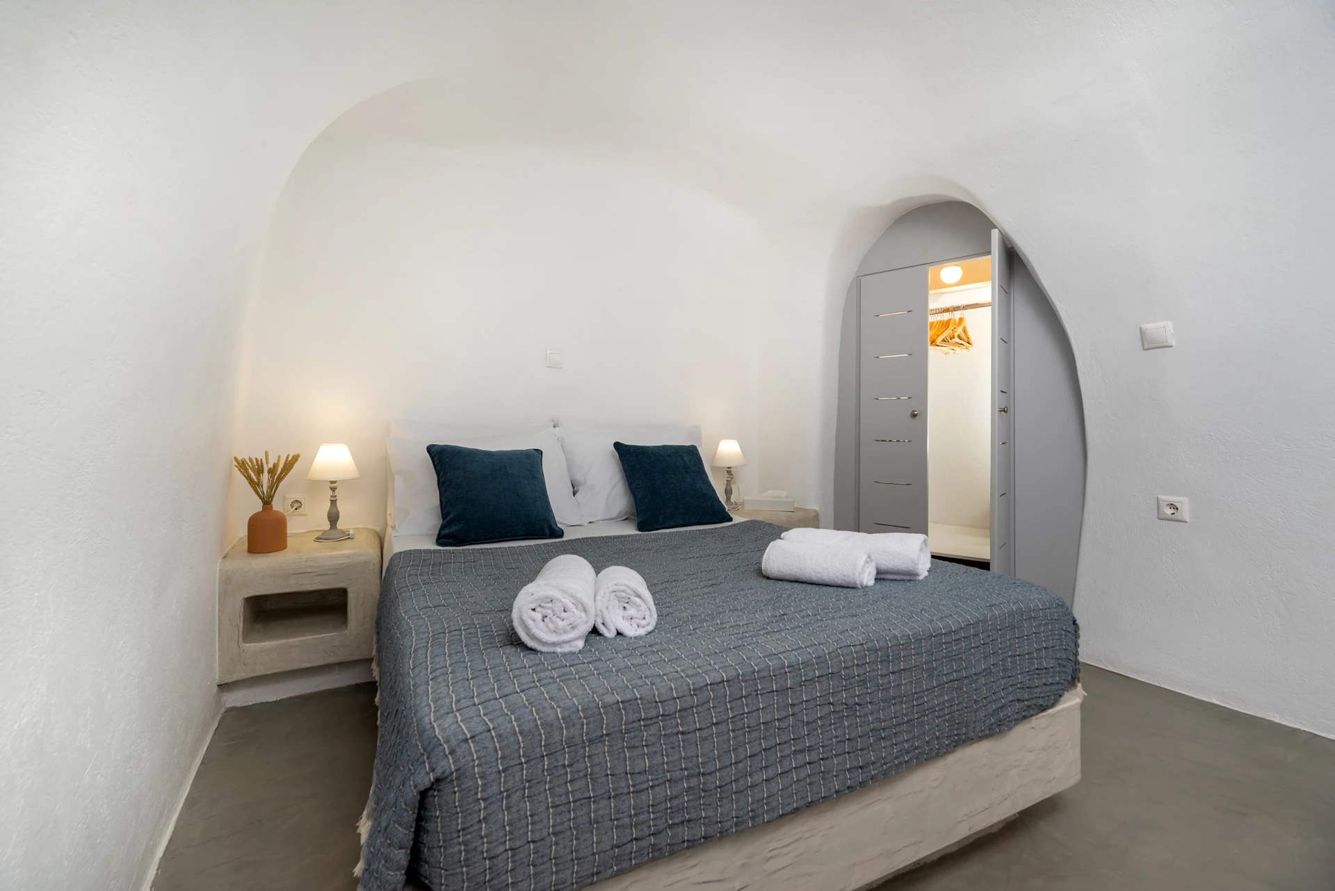 Nykteri Cave Residence