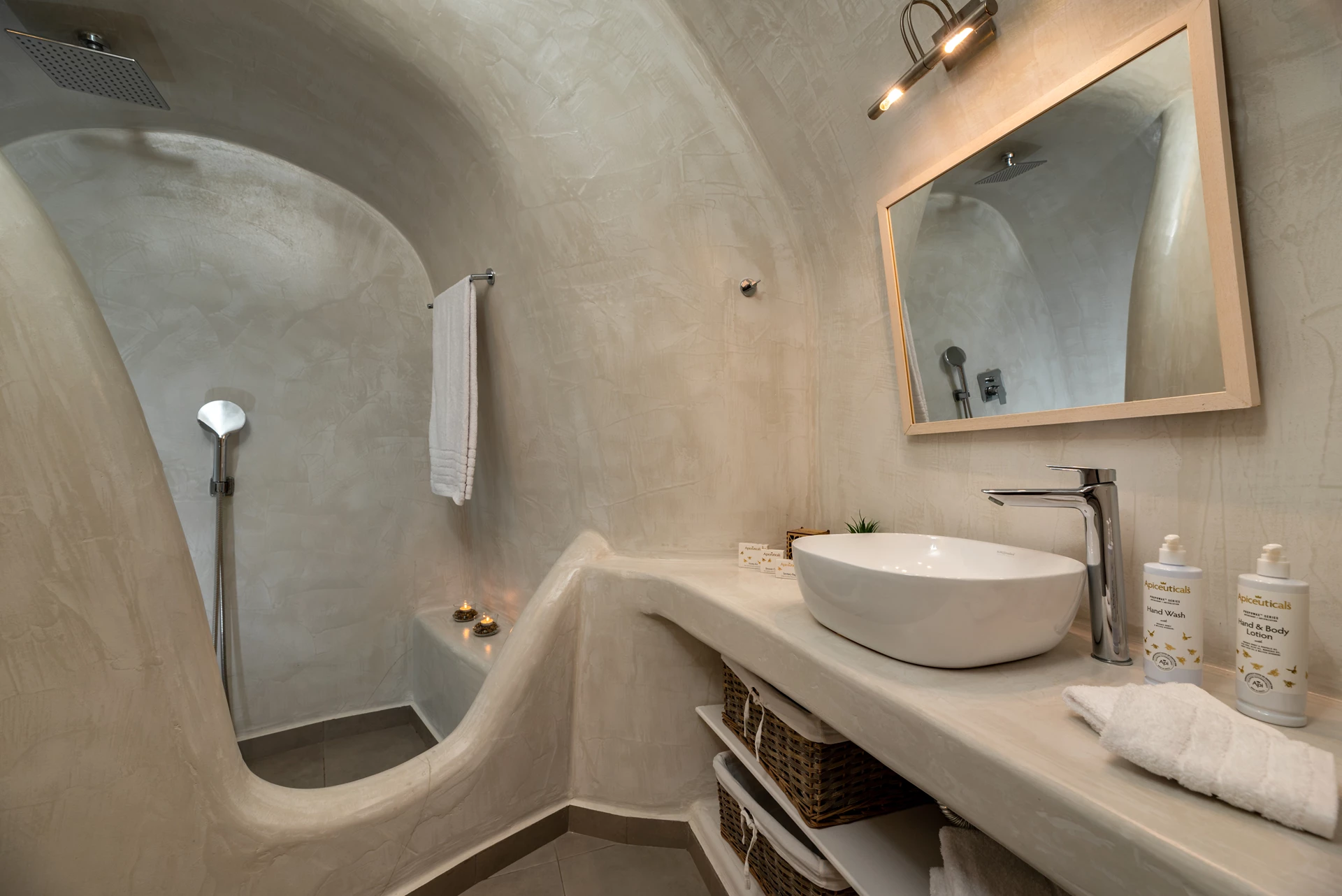 Canava Cave Residence